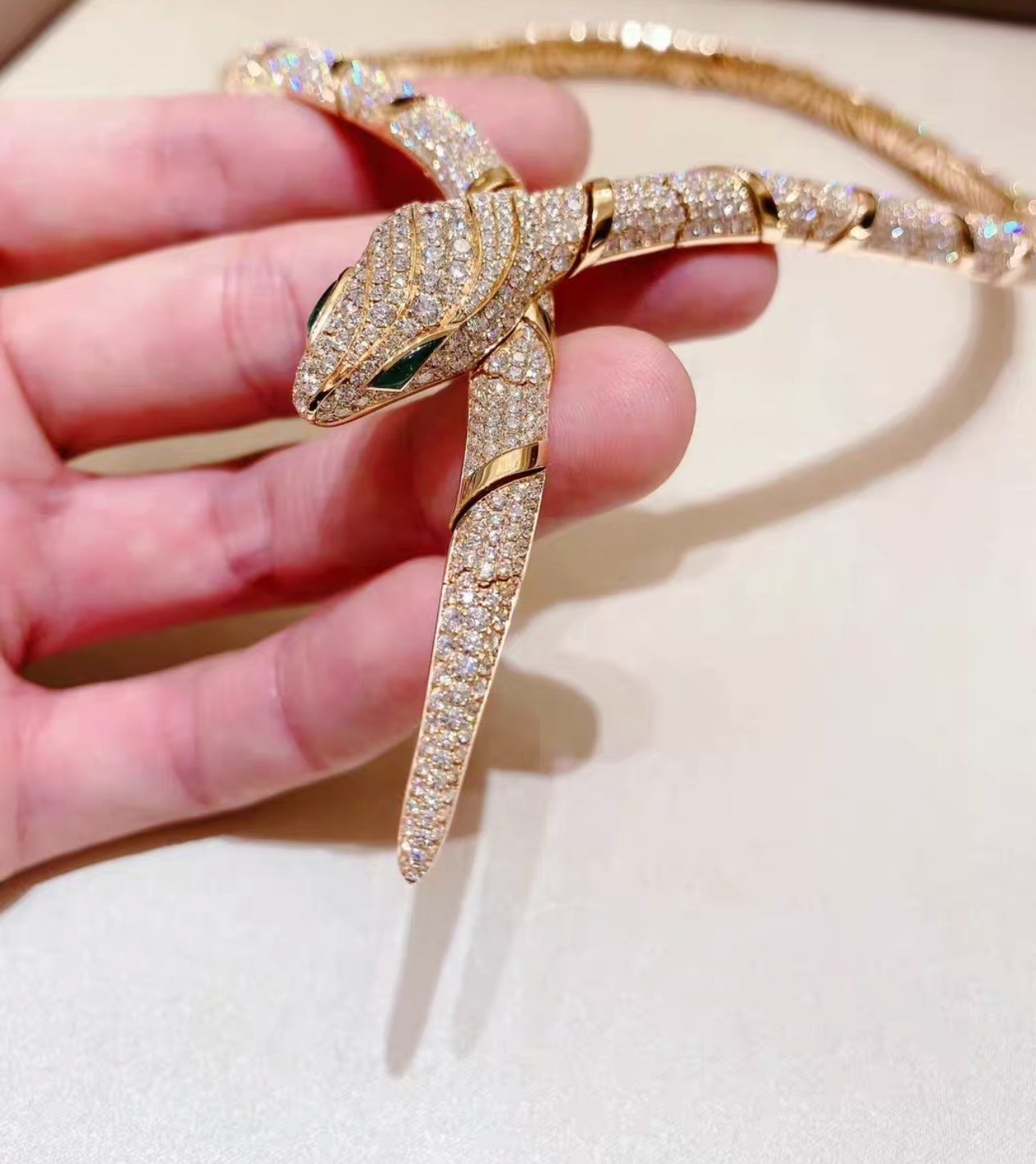 [Vellora Opalyn]HAUTE COUTURE GOLD SERPENTI NECKLACE