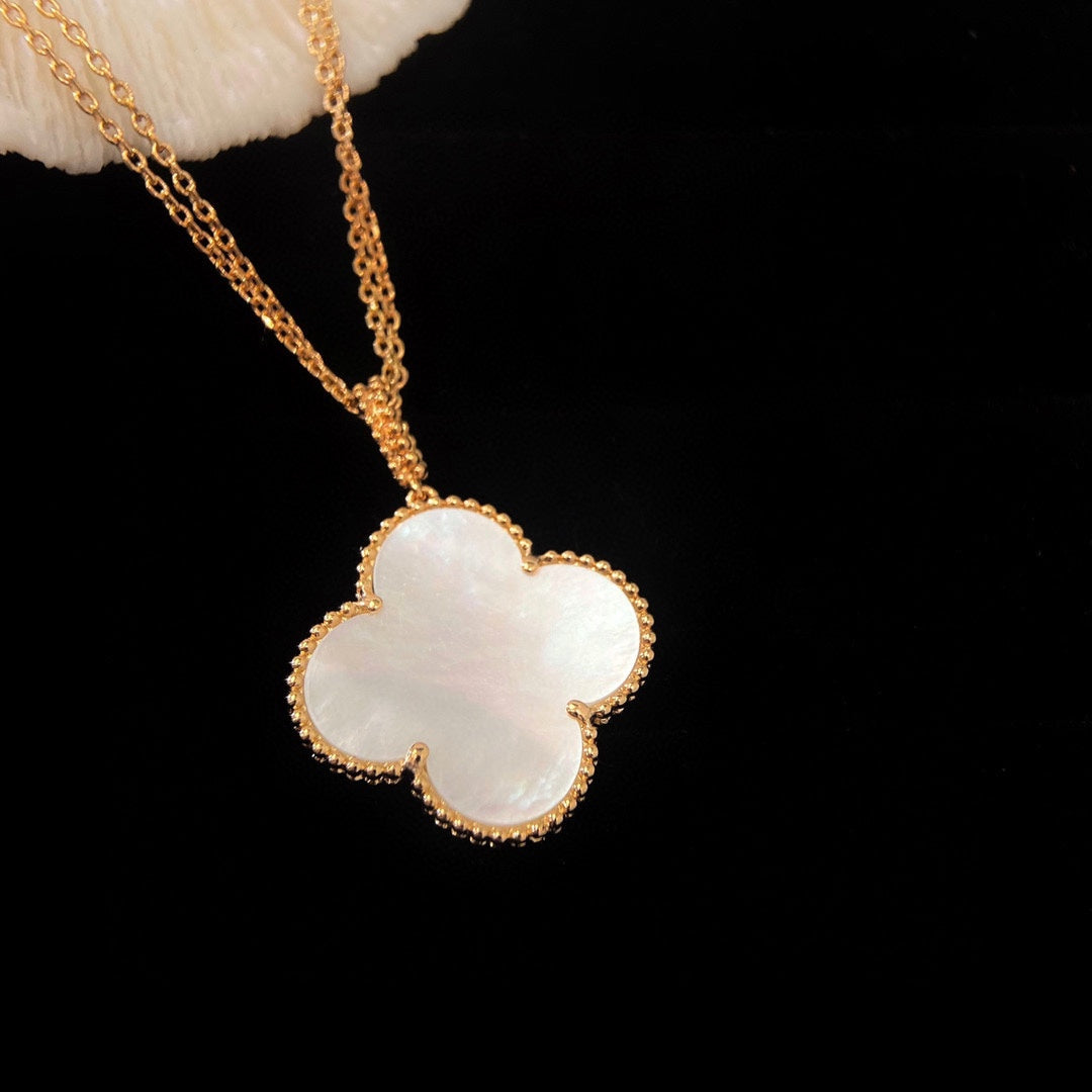 [Vellora Opalyn]CLOVER 25MM MOP LARGE PENDANT NECKLACE