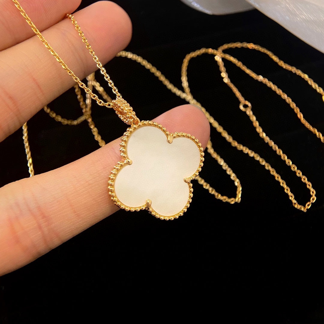 [Vellora Opalyn]CLOVER 25MM MOP LARGE PENDANT NECKLACE