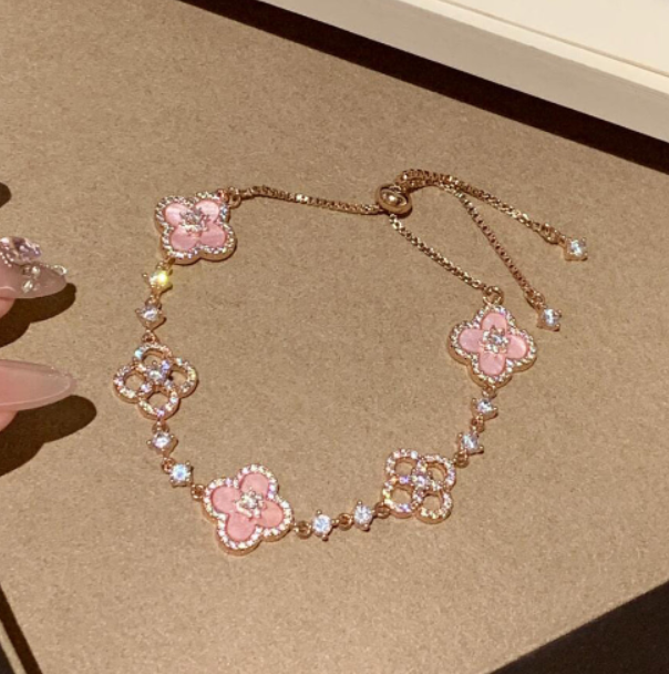 [Vellora Opalyn]CLOVER 5 MOTIF PINK BLUE RED WHITE BRACELET