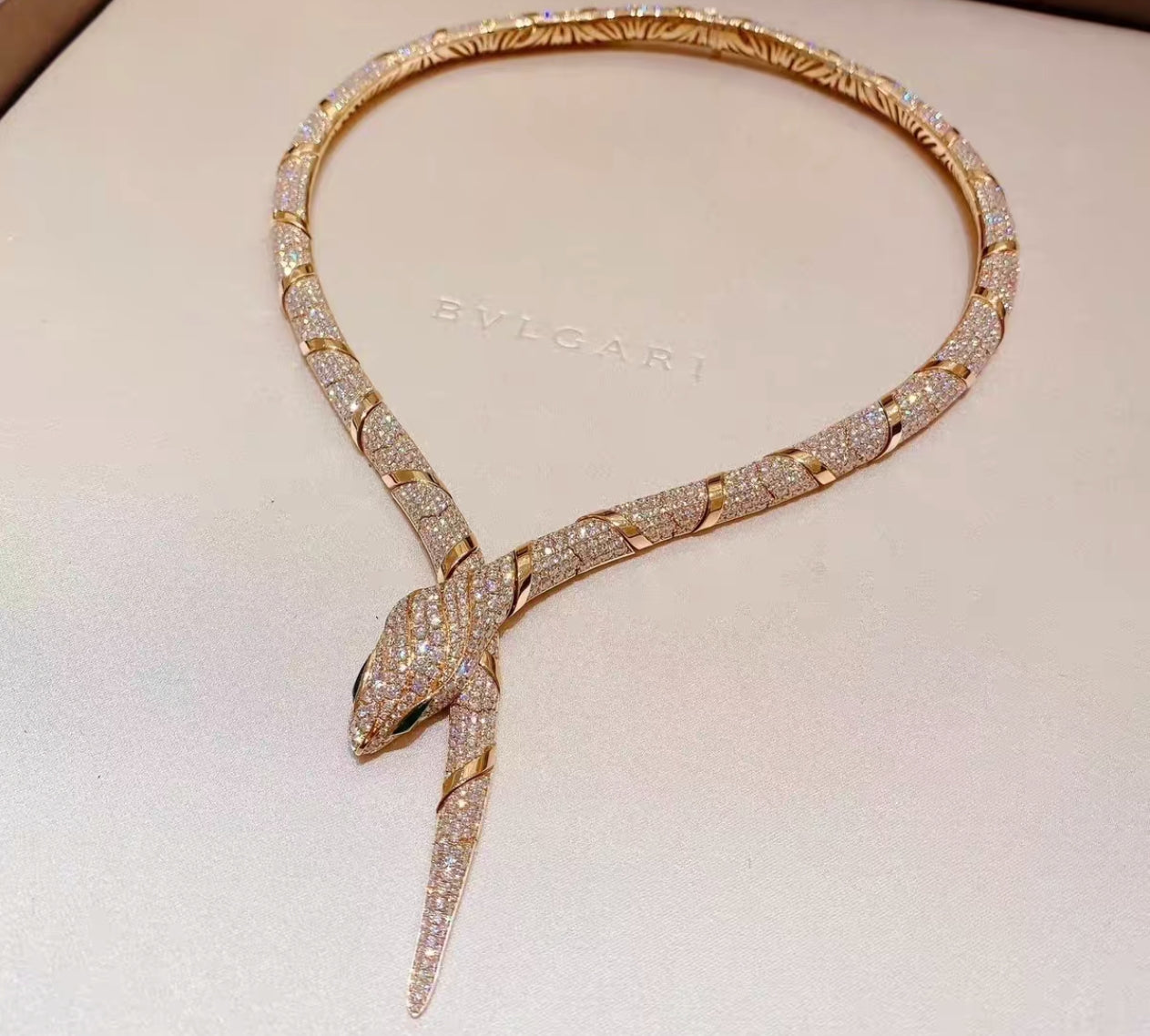 [Vellora Opalyn]HAUTE COUTURE GOLD SERPENTI NECKLACE