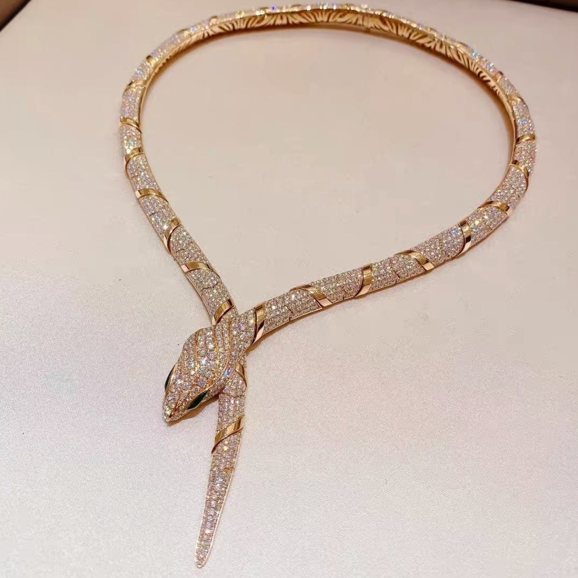 [Vellora Opalyn]HAUTE COUTURE GOLD SERPENTI NECKLACE