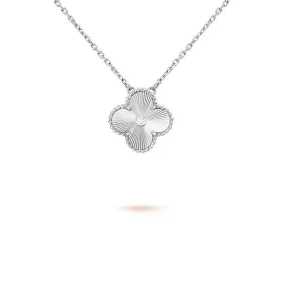 [Vellora Opalyn] CLOVER  15MM DIAMOND LASER NECKLACE SILVER