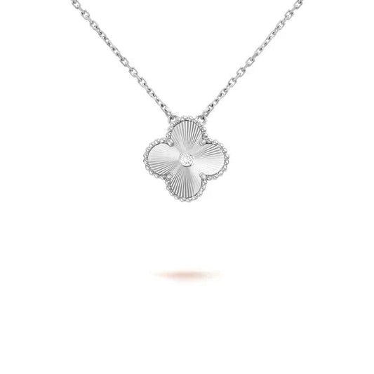 [Vellora Opalyn] CLOVER  15MM DIAMOND LASER NECKLACE SILVER