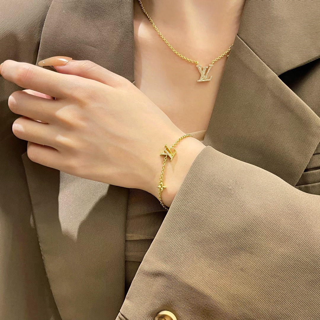 [Vellora Opalyn]LOGO STAR MOTIF GOLD BRACELET