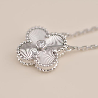 [Vellora Opalyn] CLOVER  15MM DIAMOND LASER NECKLACE SILVER