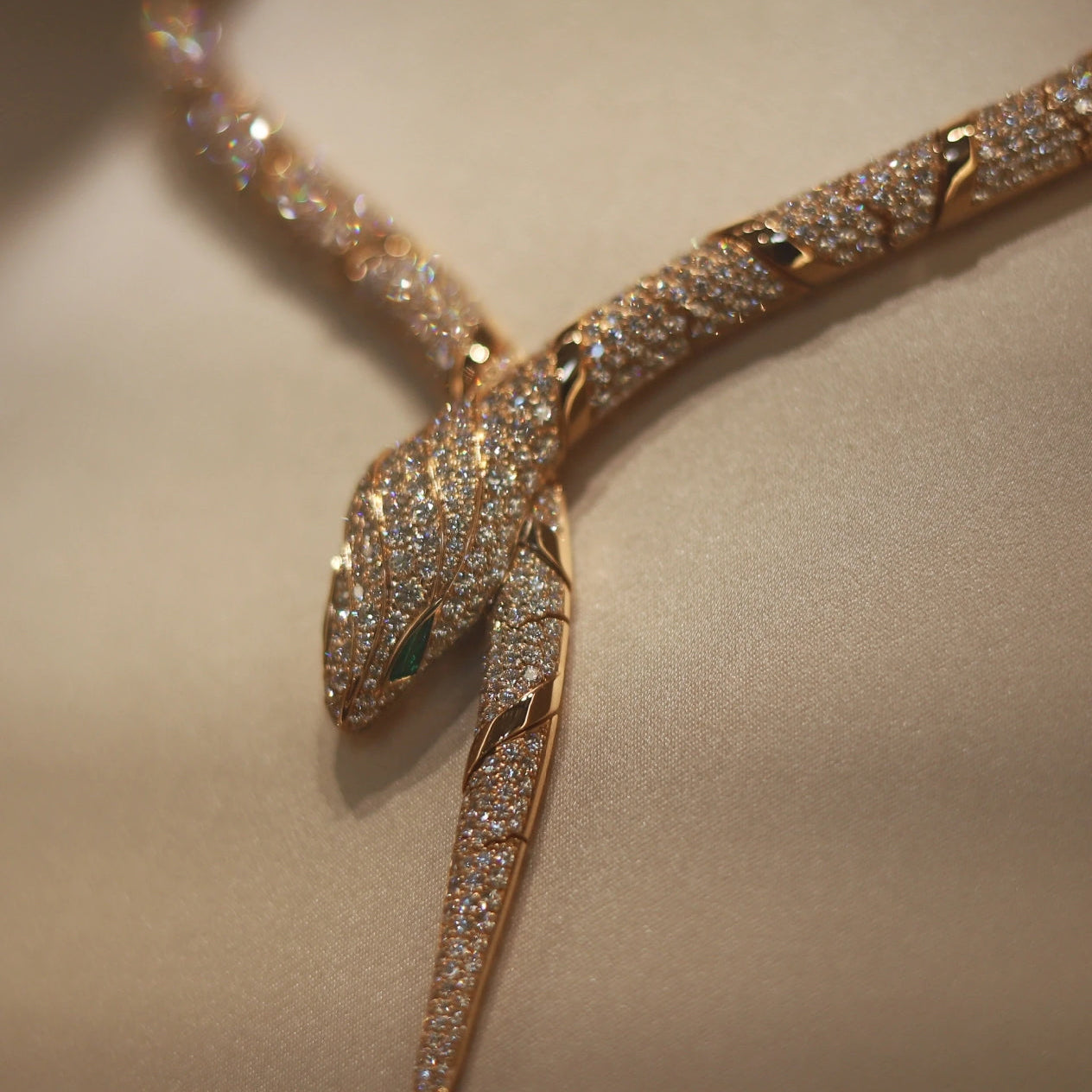 [Vellora Opalyn]HAUTE COUTURE GOLD SERPENTI NECKLACE