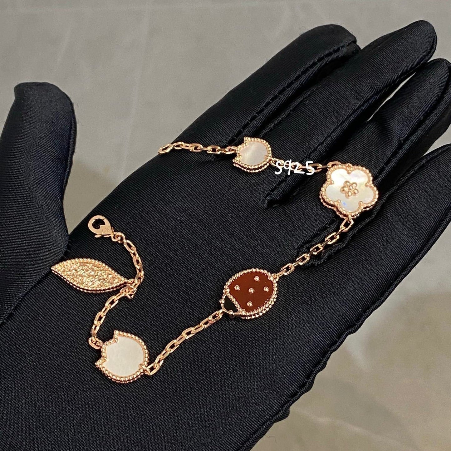 [Vellora Opalyn]LUCKY SPRING 5 MOTIF BRACELET