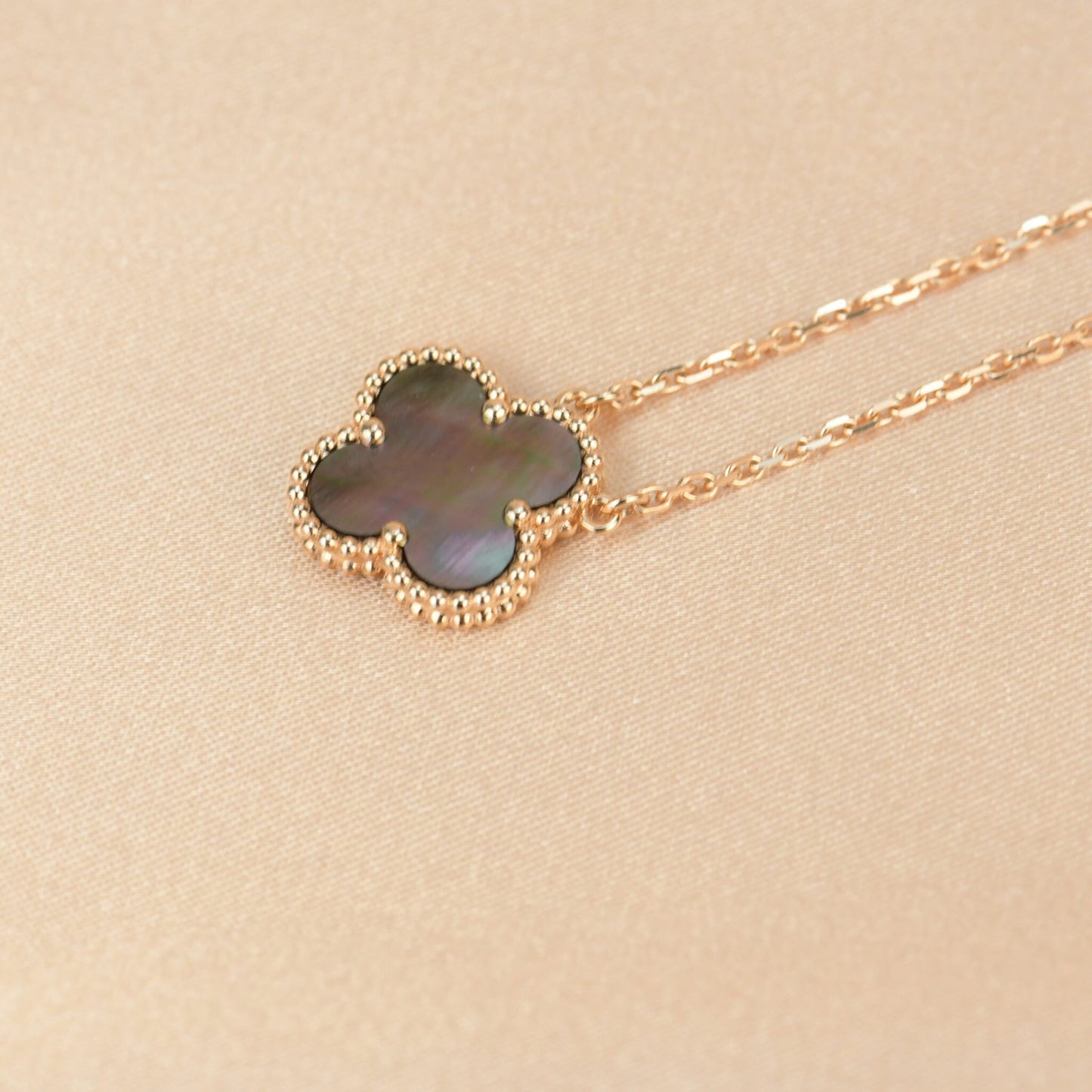[Vellora Opalyn]CLOVER 15MM  GRAY MOTHER OF PEARL NECKLACE