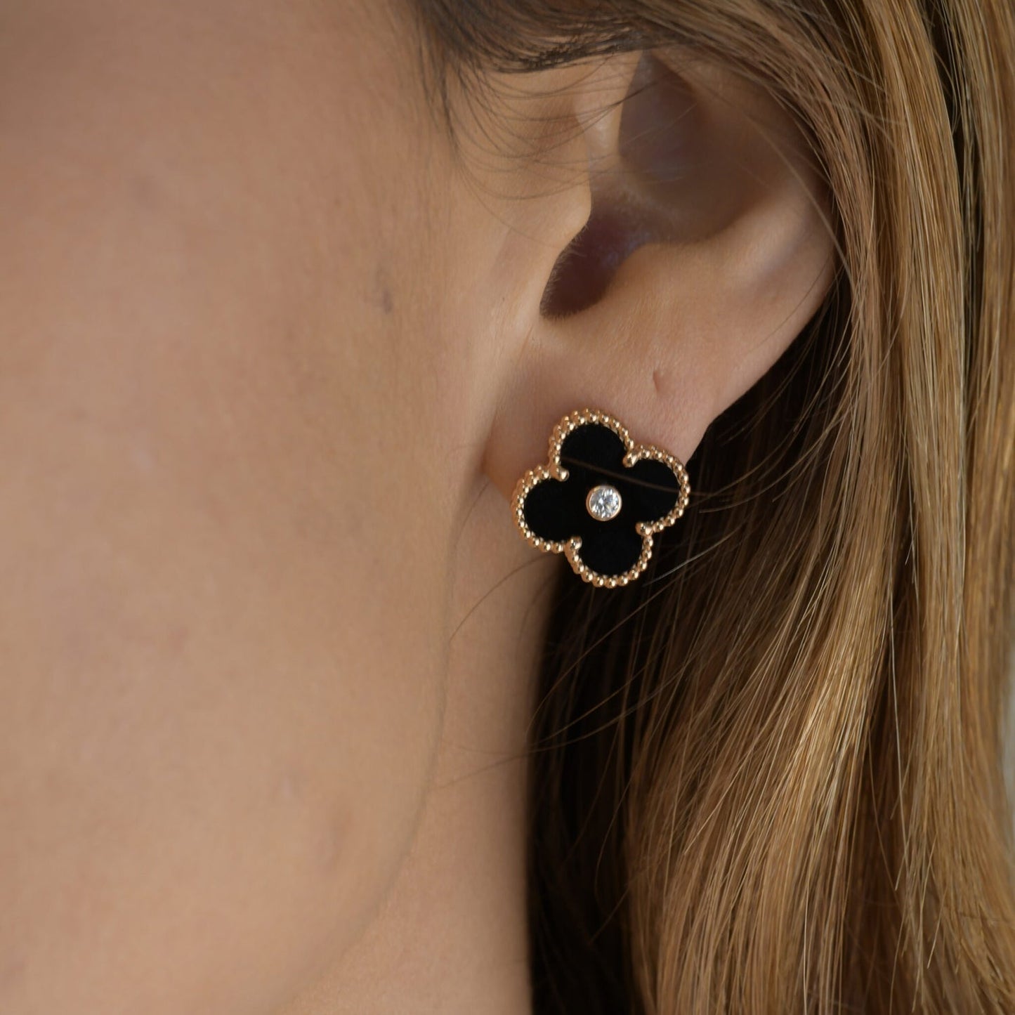 [Vellora Opalyn]CLOVER MEDIUM 1 MOTIFS ONYX DIAMOND EARRINGS