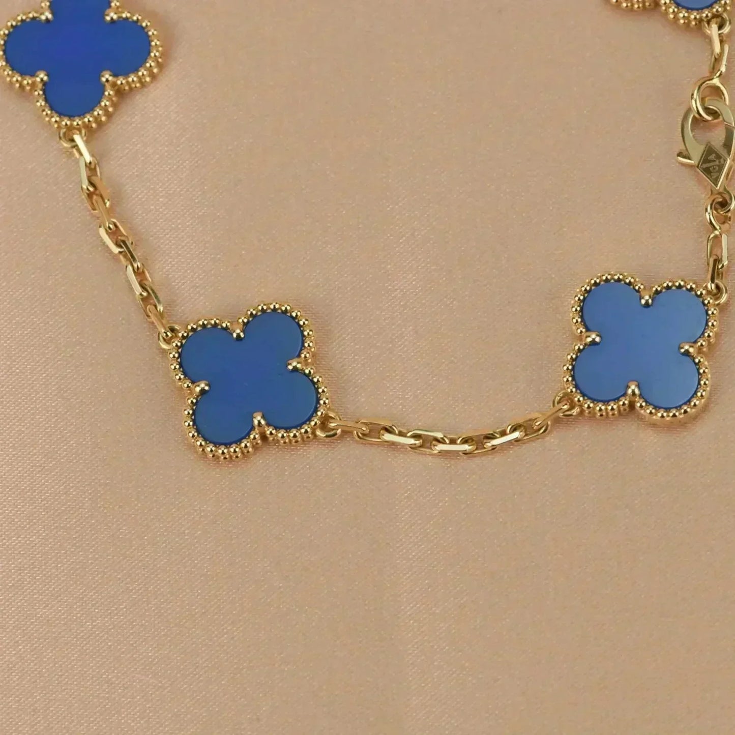 [Vellora Opalyn]CLOVER 5 MOTIFS BLUE AGATE BRACELET