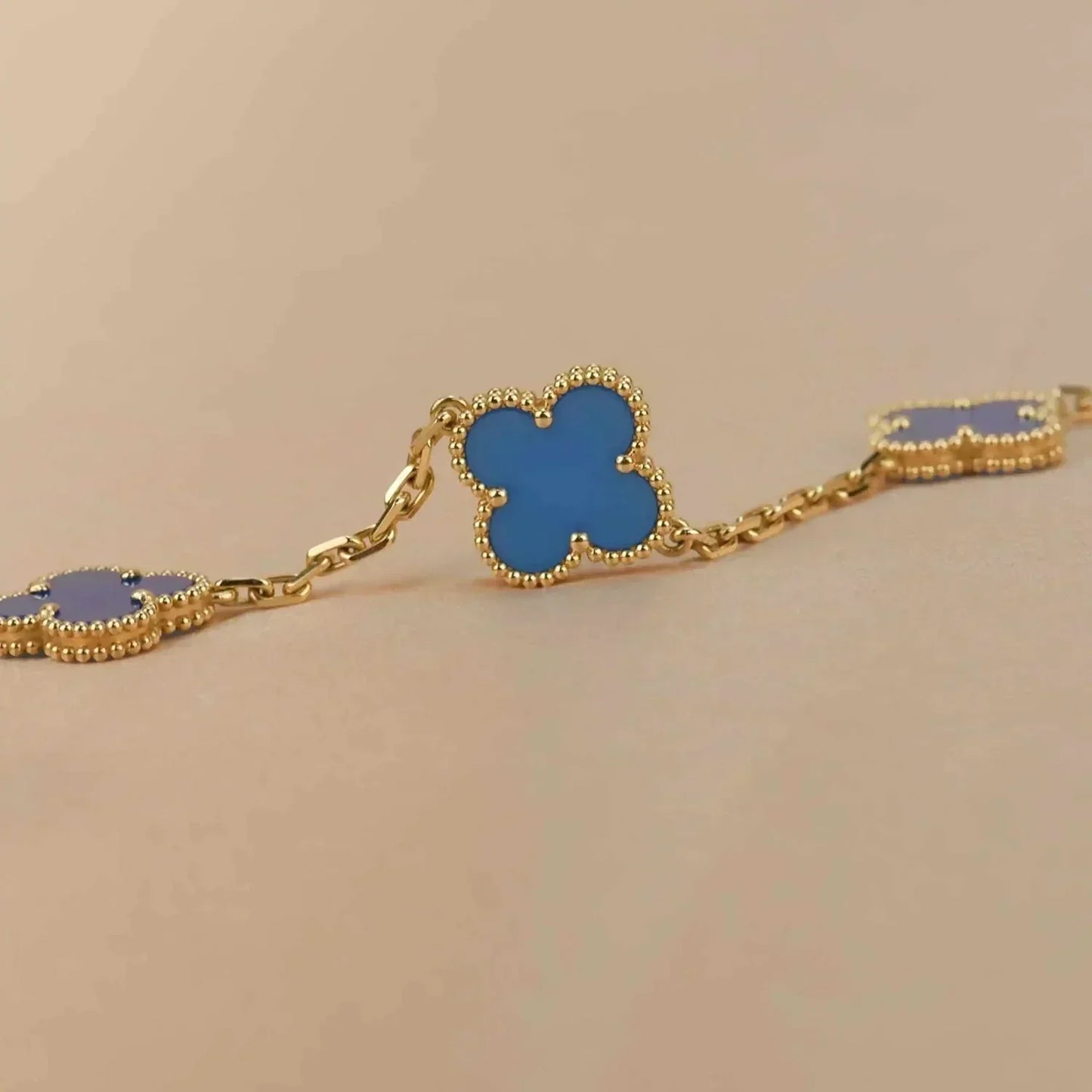 [Vellora Opalyn]CLOVER 5 MOTIFS BLUE AGATE BRACELET
