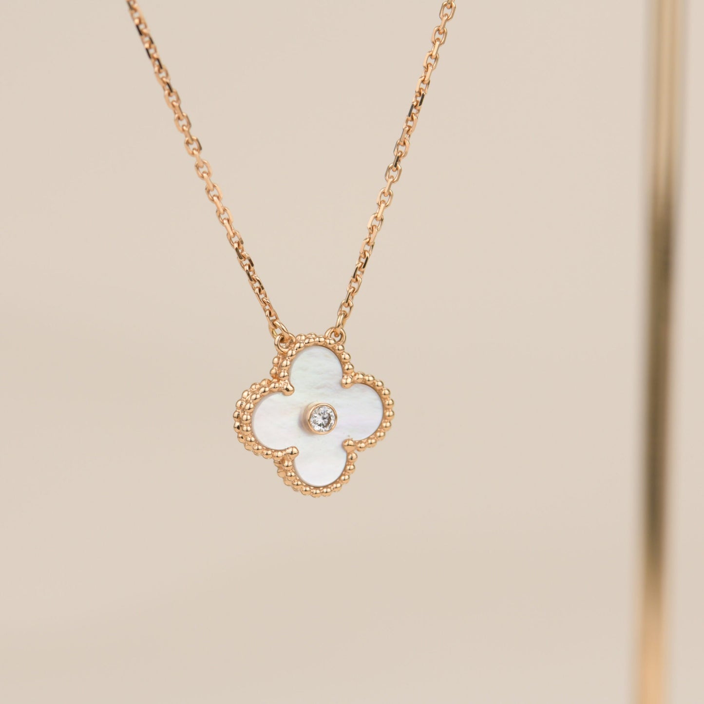 [Vellora Opalyn]CLOVER 15MM DIAMOND WHITE FRITILLARIA NECKLACE