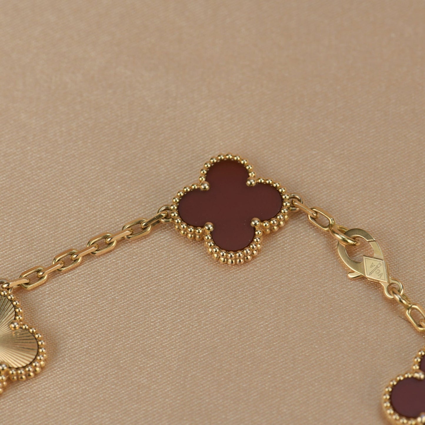 [Vellora Opalyn]CLOVER  5 MOTIFS CARNELIAN GOLD BRACELET