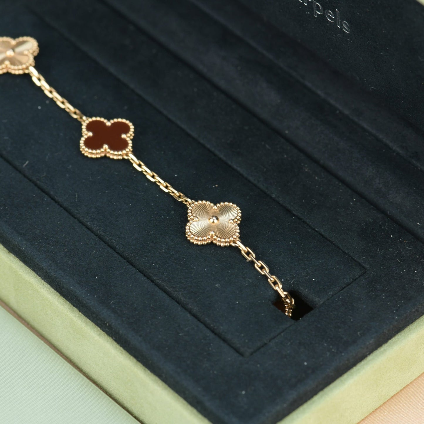 [Vellora Opalyn]CLOVER  5 MOTIFS CARNELIAN GOLD BRACELET