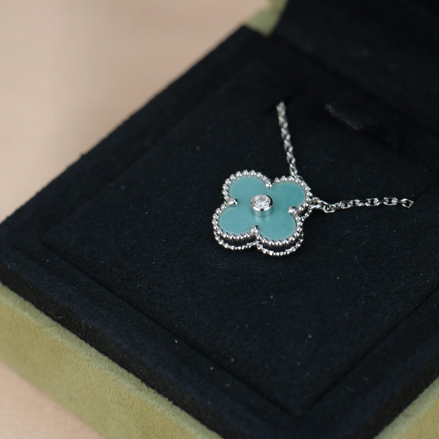 [Vellora Opalyn]CLOVER 15MM DIAMOND SVRES PORCELAIN  NECKLACE SILVER