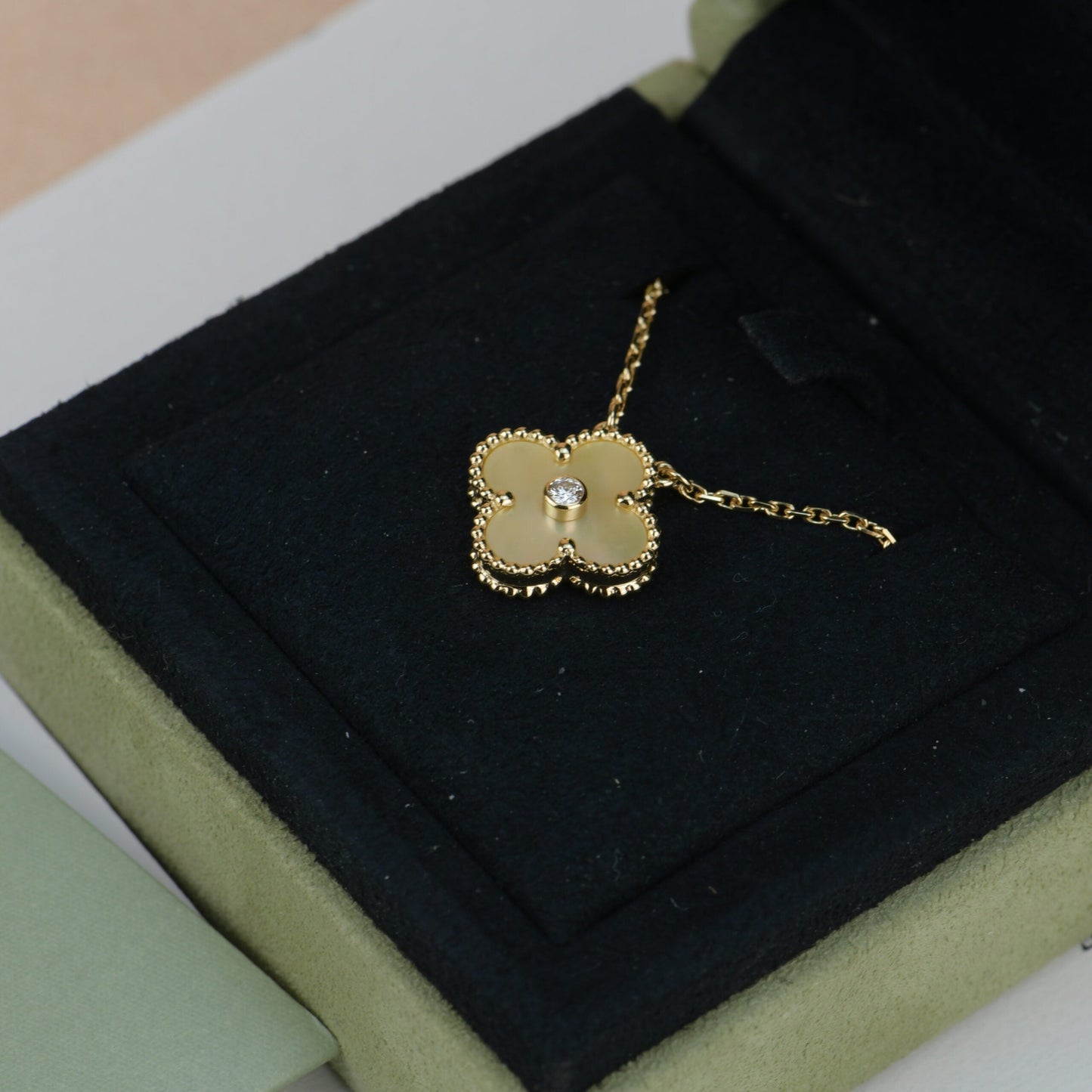 [Vellora Opalyn]CLOVER 15MM DIAMOND GOLD MOTHER OF PEARL NECKLACE
