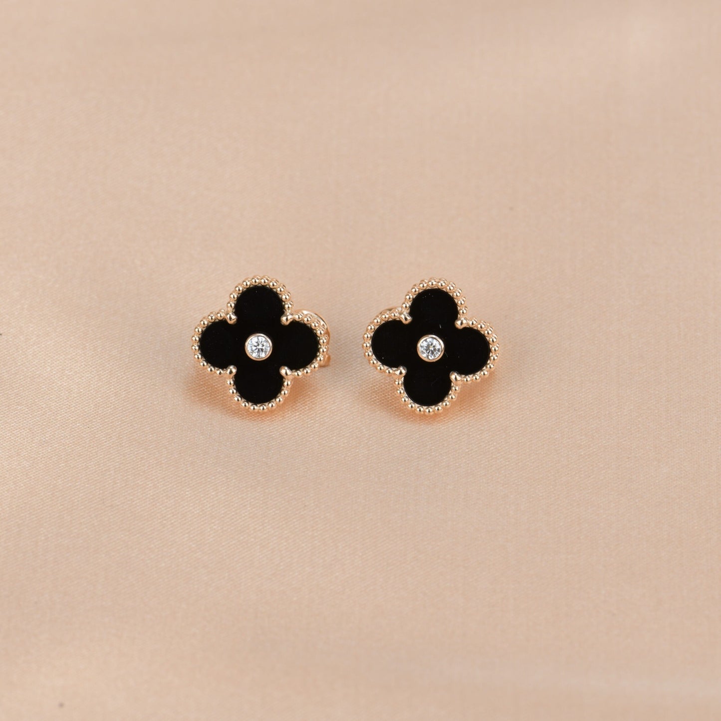 [Vellora Opalyn]CLOVER MEDIUM 1 MOTIFS ONYX DIAMOND EARRINGS