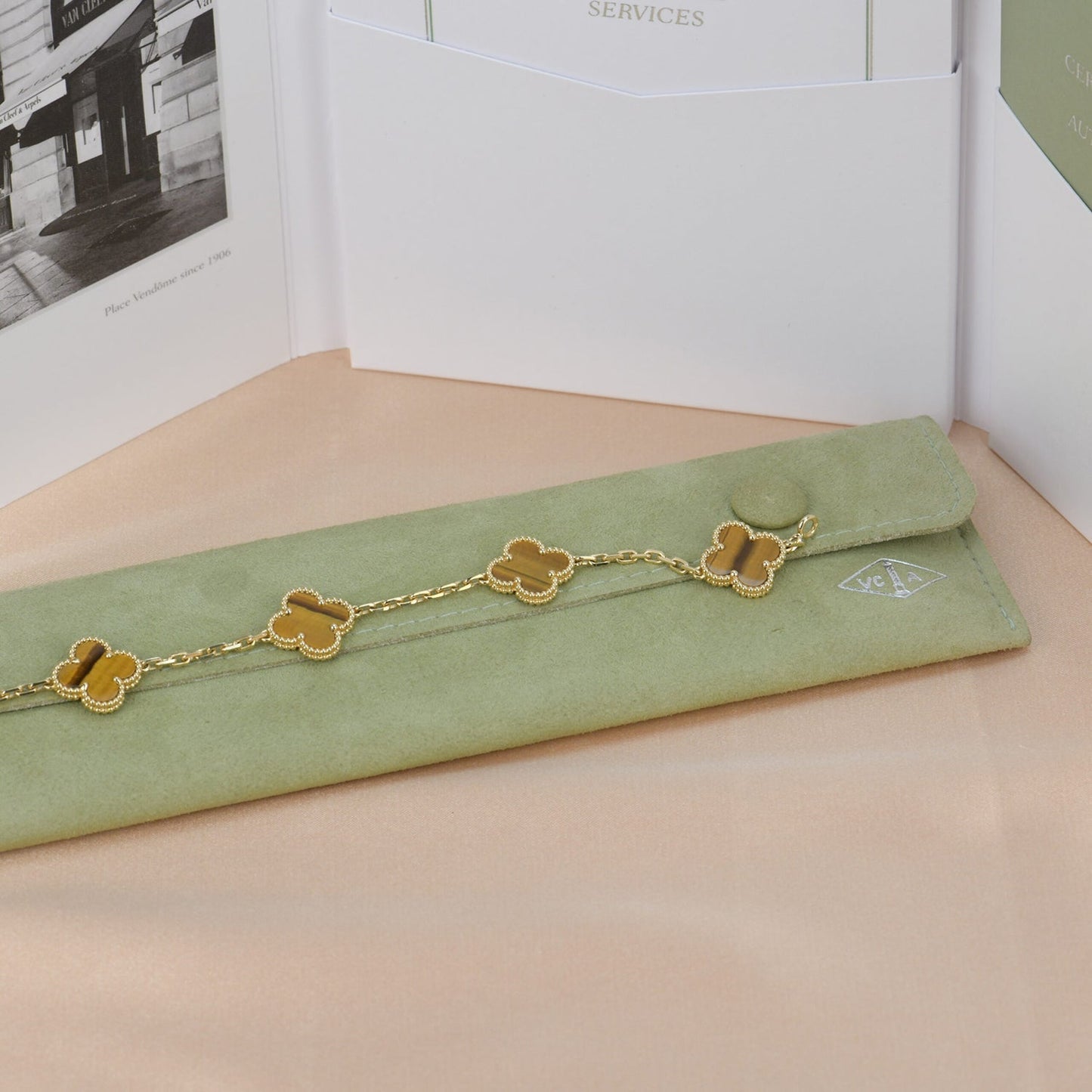 [Vellora Opalyn]CLOVER  5 MOTIFS TIGER EYE BRACELET