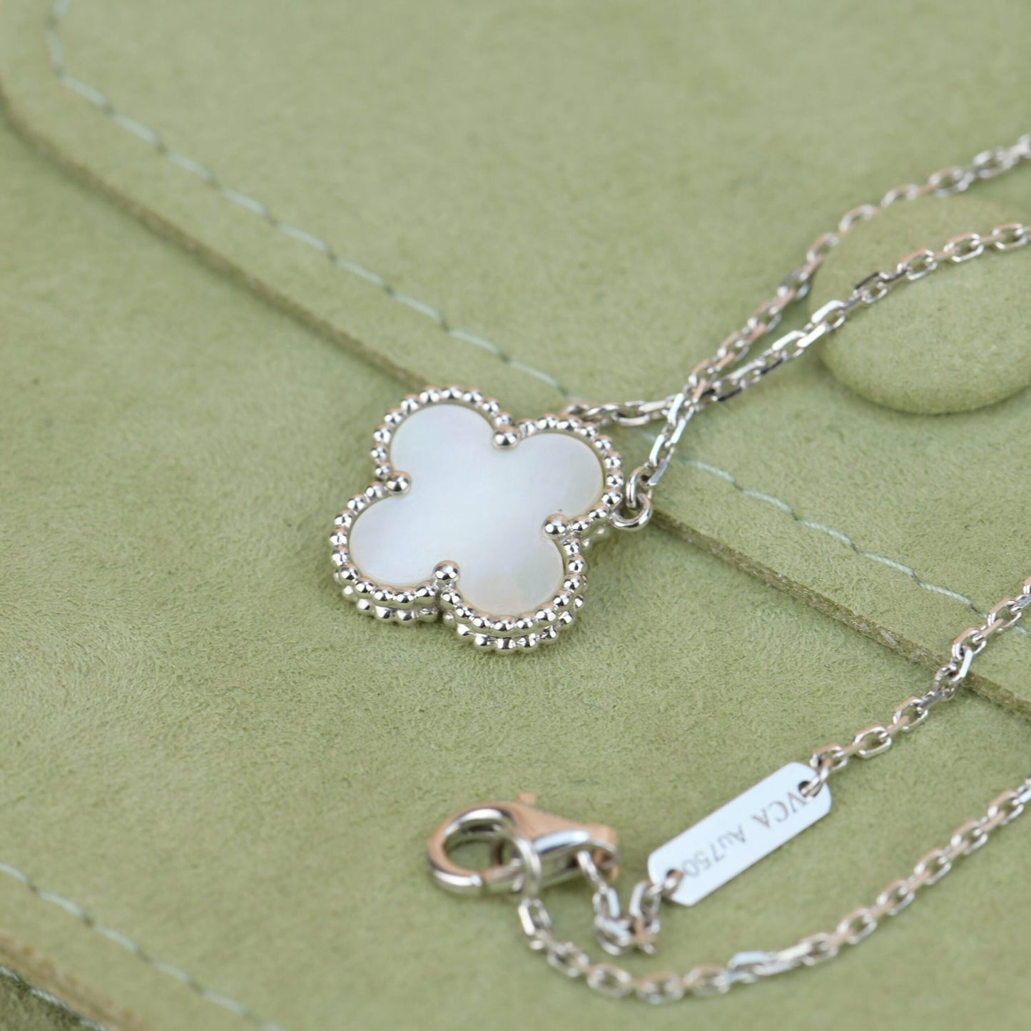 [Vellora Opalyn]CLOVER  15MM WHITE MOTHER-OF-PEARL SILVER