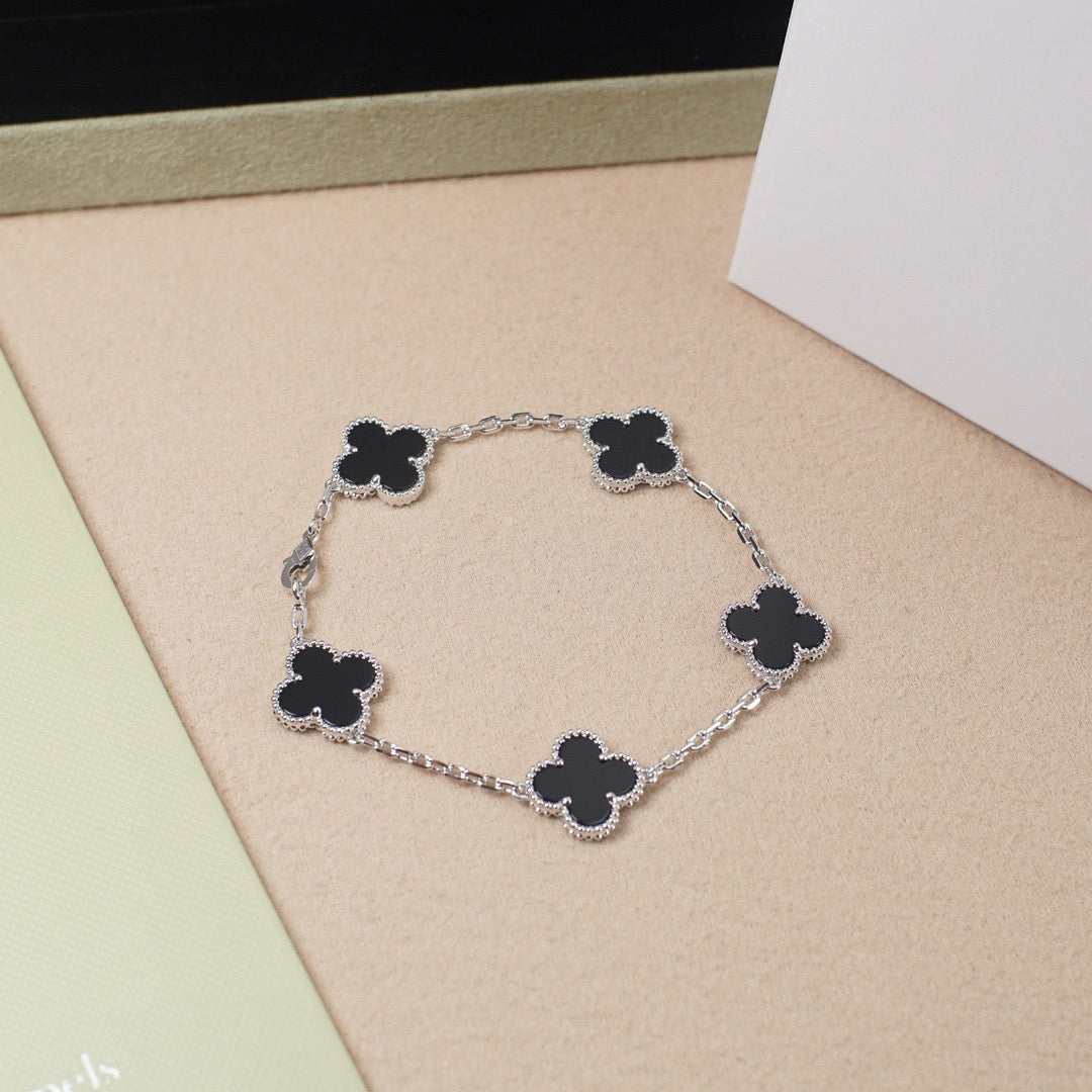 [Vellora Opalyn]CLOVER 5 MOTIF ONYXS  BRACELET SILVER