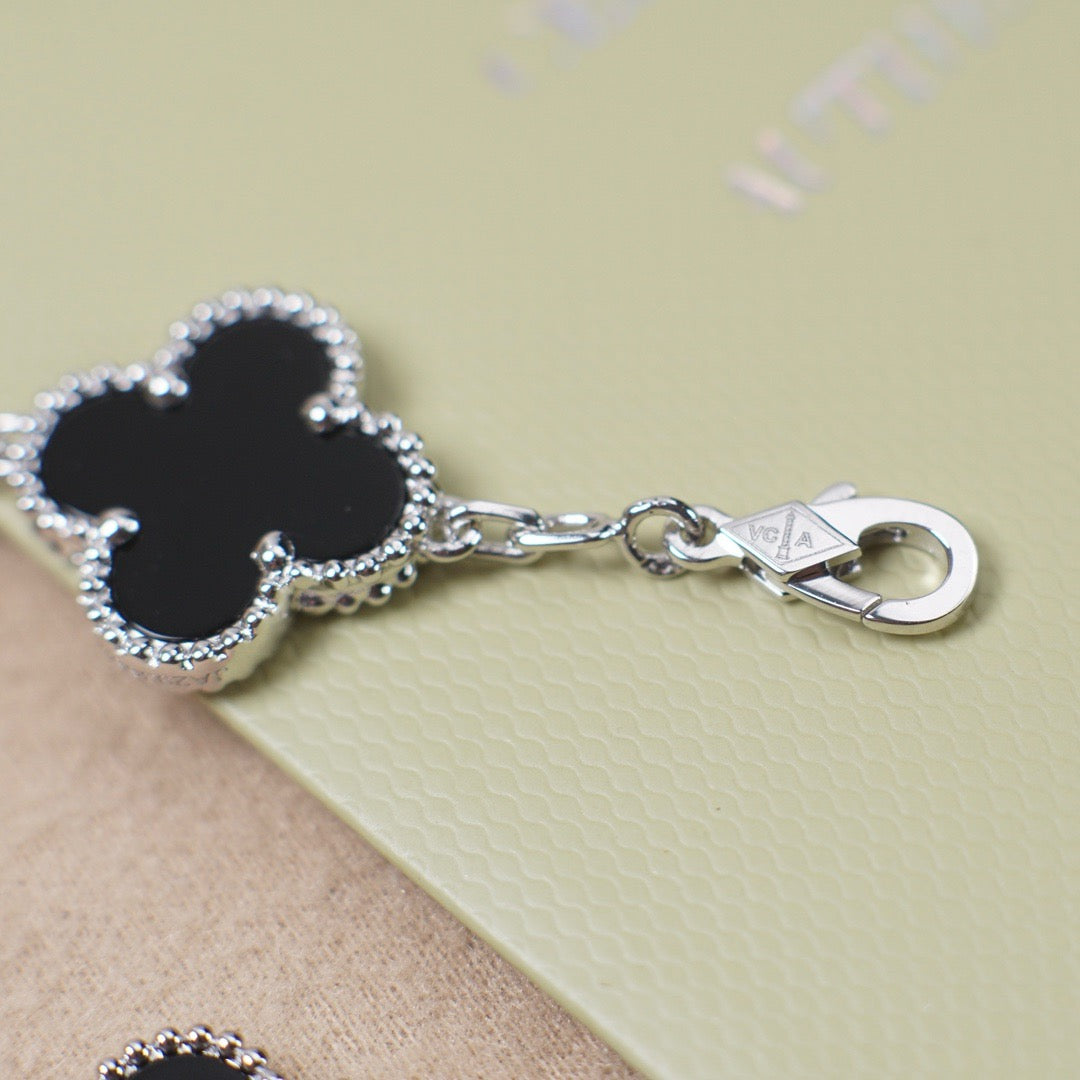 [Vellora Opalyn]CLOVER 5 MOTIF ONYXS  BRACELET SILVER