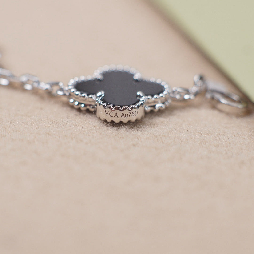 [Vellora Opalyn]CLOVER 5 MOTIF ONYXS  BRACELET SILVER
