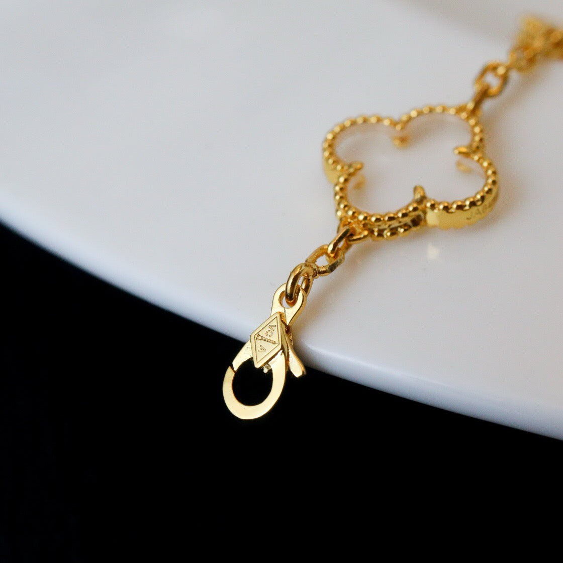 [Vellora Opalyn]CLOVER 5 MOTIF ROCK CRYSTAL PINK GOLD BRACELET