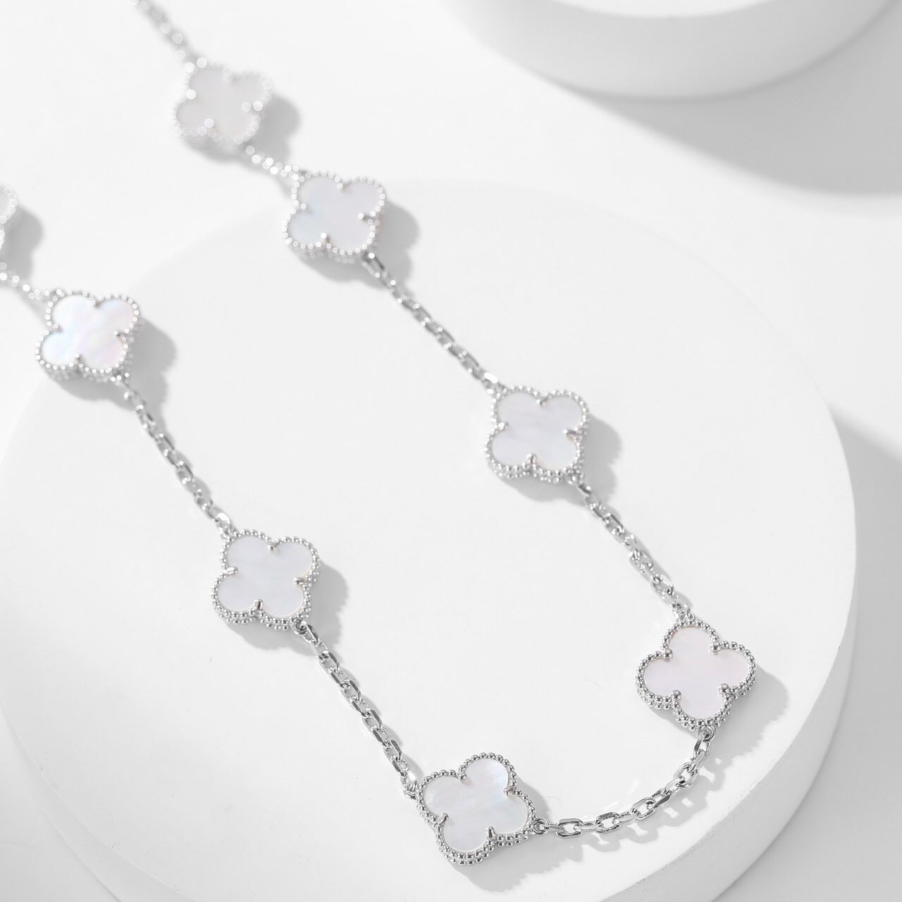 [Vellora Opalyn]CLOVER 10 MOTIFS WHITE MOTHER OF PEARL NECKLACE