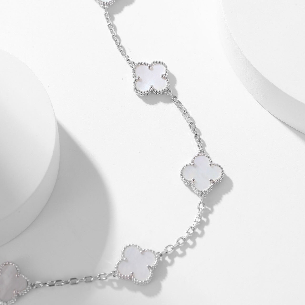 [Vellora Opalyn]CLOVER 10 MOTIFS WHITE MOTHER OF PEARL NECKLACE
