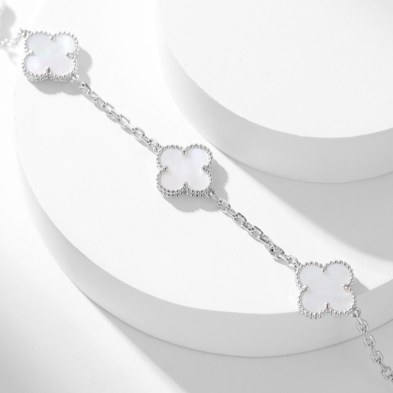 [Vellora Opalyn]CLOVER 10 MOTIFS WHITE MOTHER OF PEARL NECKLACE