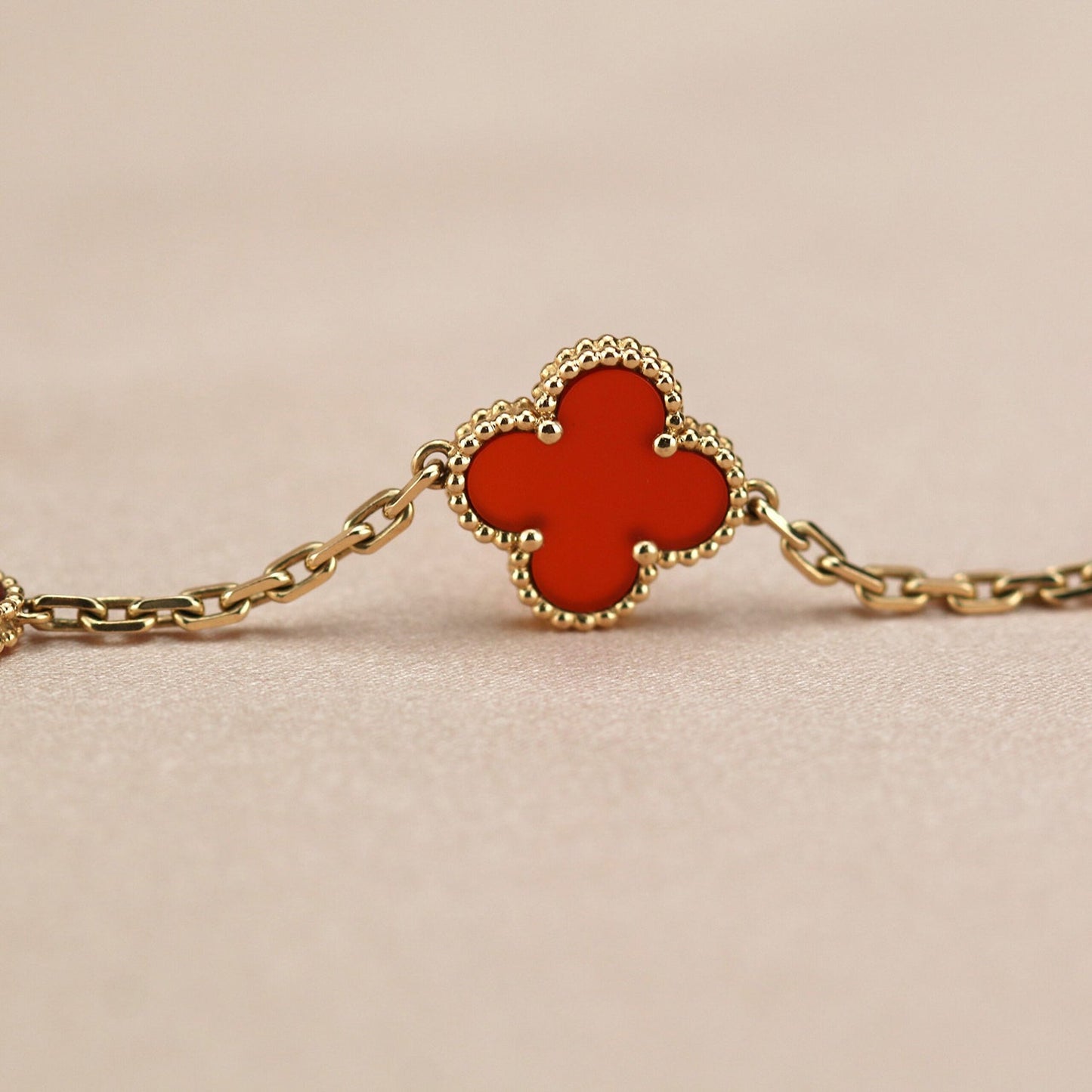 [Vellora Opalyn]CLOVER 5 MOTIFS RED AGATE  BRACELET