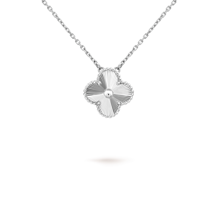 [Vellora Opalyn]CLOVER 15MM LASER NECKLACE SILVER