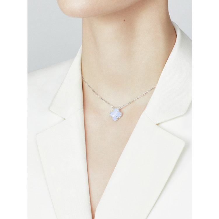 [Vellora Opalyn]CLOVER 15MM BLUE CHALCEDONY NECKLACE SILVER