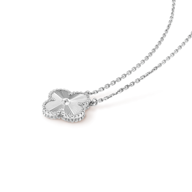 [Vellora Opalyn]CLOVER 15MM LASER NECKLACE SILVER