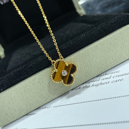 [Vellora Opalyn]CLOVER 15MM DIAMOND AND YELLOW TIGER'S EYE AGATE necklace