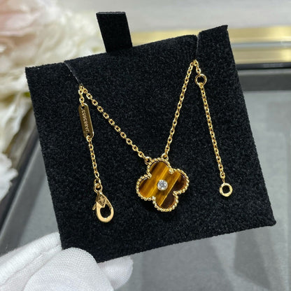 [Vellora Opalyn]CLOVER 15MM DIAMOND AND YELLOW TIGER'S EYE AGATE necklace