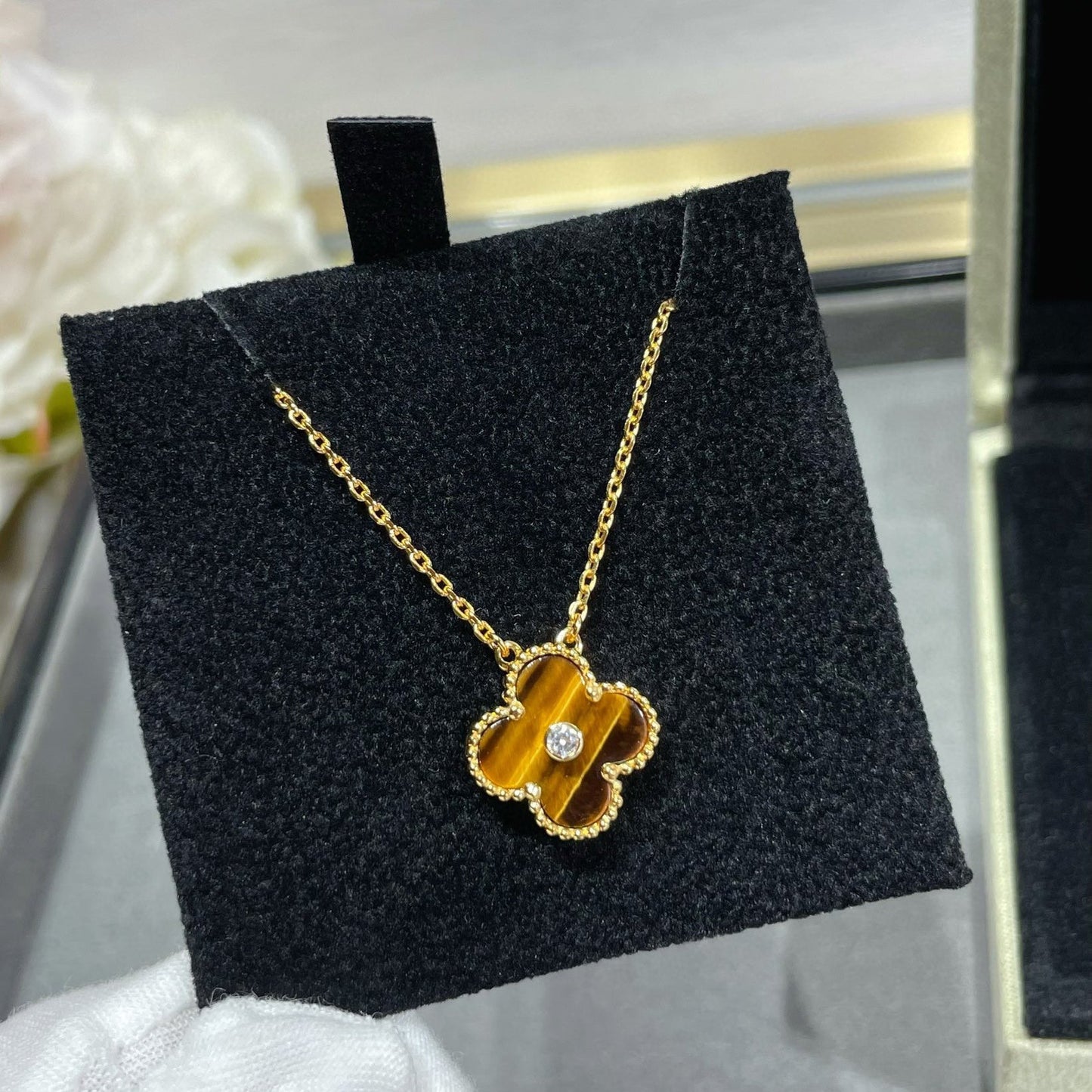 [Vellora Opalyn]CLOVER 15MM DIAMOND AND YELLOW TIGER'S EYE AGATE necklace
