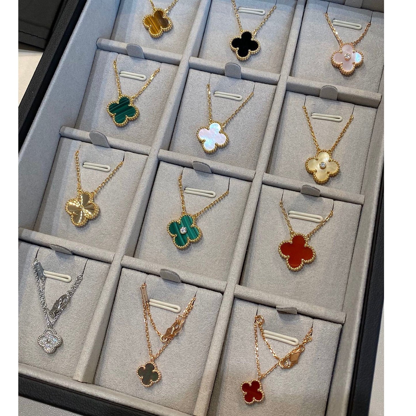 [Vellora Opalyn]CLOVER 15MM LASER NECKLACE SILVER