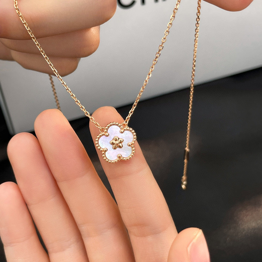 [Vellora Opalyn]LUCKY  WHITE MOP  PLUM BLOSSOM NECKLACE