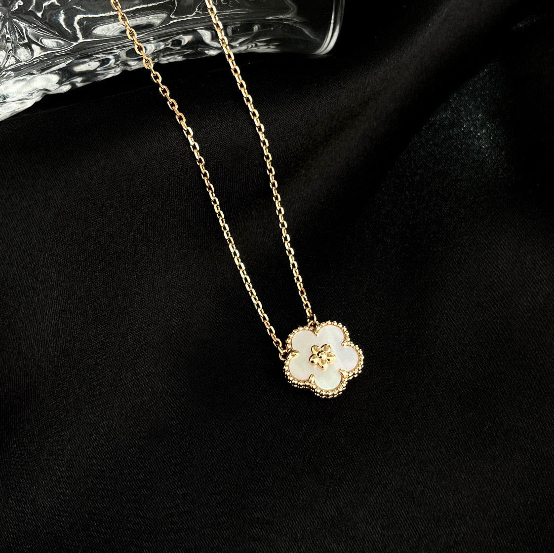 [Vellora Opalyn]LUCKY  WHITE MOP  PLUM BLOSSOM NECKLACE