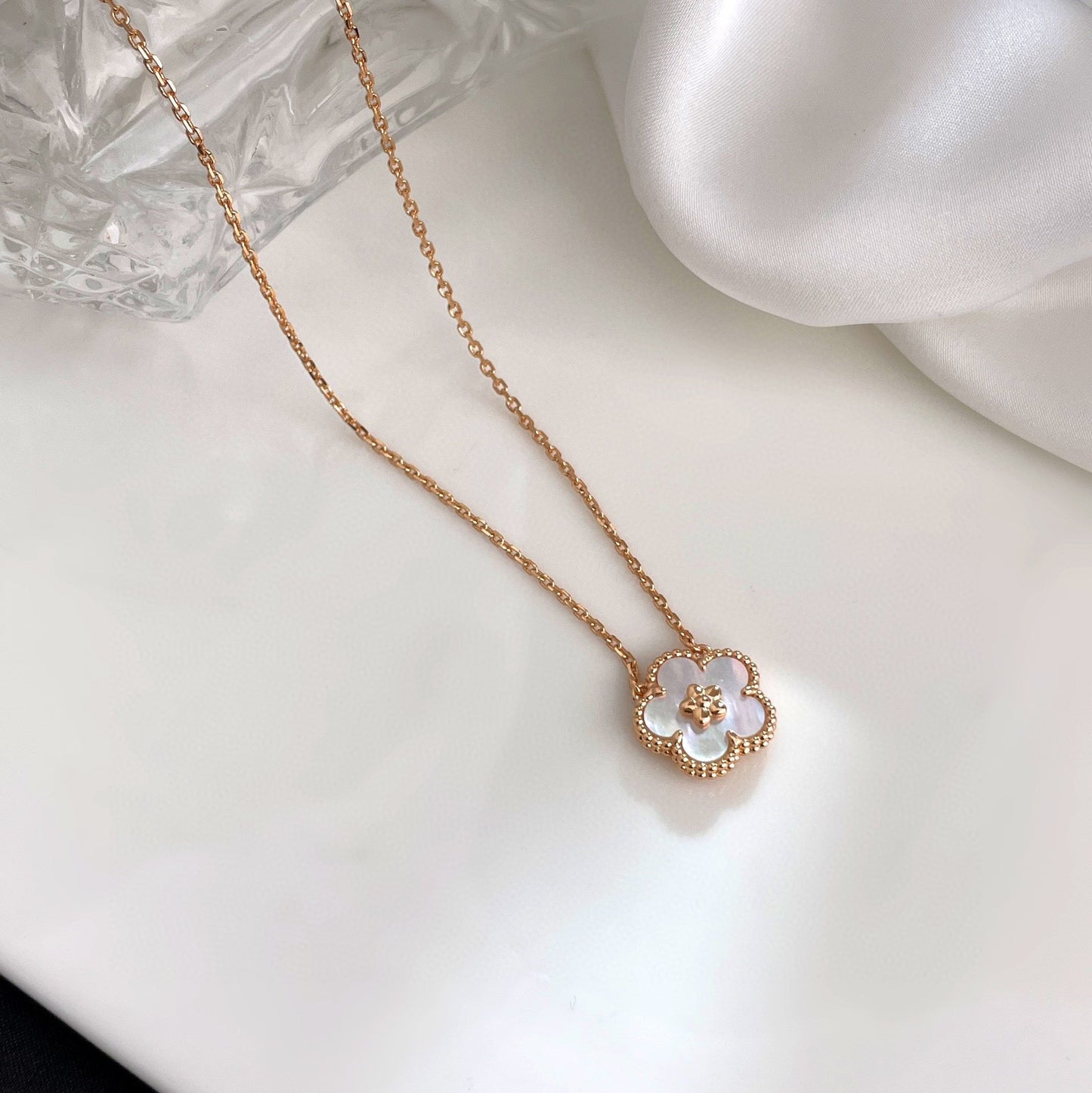 [Vellora Opalyn]LUCKY  WHITE MOP  PLUM BLOSSOM NECKLACE