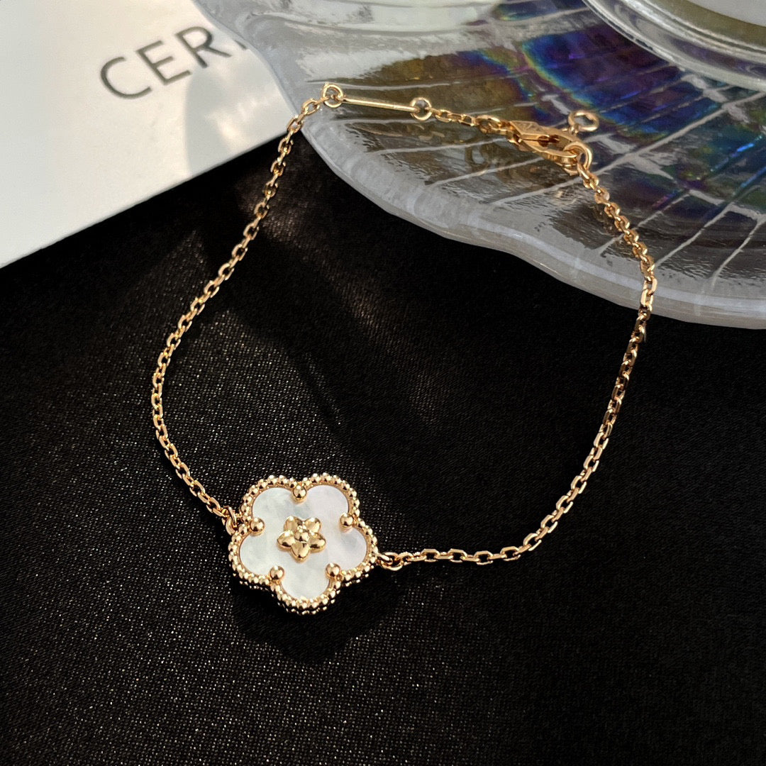 [Vellora Opalyn]LUCKY WHITE MOP PLUM BLOSSOM  BRACELET