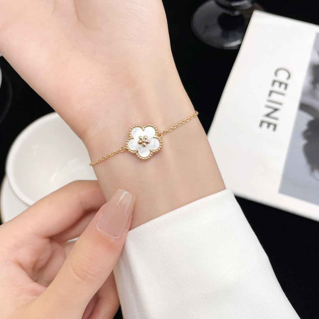 [Vellora Opalyn]LUCKY WHITE MOP PLUM BLOSSOM  BRACELET