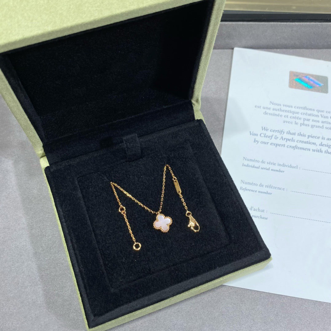 [Vellora Opalyn]CLOVER 15MM PINK MOTHER-OF-PEARL SINGLE FLOWER NECKLACE
