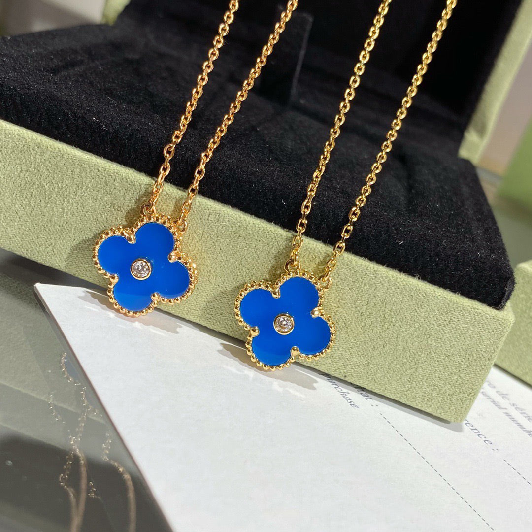 [Vellora Opalyn]CLOVER 15MM DIAMOND AND BLUE AGATE NECKLACE