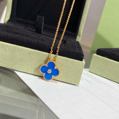 [Vellora Opalyn]CLOVER 15MM DIAMOND AND BLUE AGATE NECKLACE