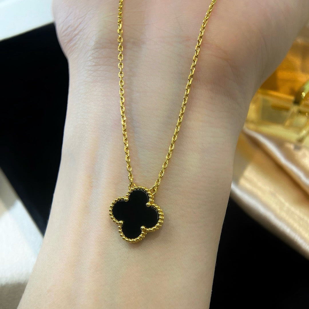 [Vellora Opalyn]CLOVER 15MM BLACK ONYX SINGLE FLOWER NECKLACE