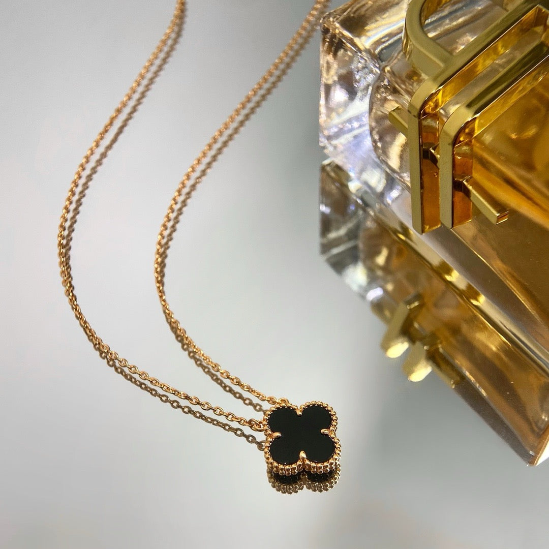[Vellora Opalyn]CLOVER 15MM BLACK ONYX SINGLE FLOWER NECKLACE