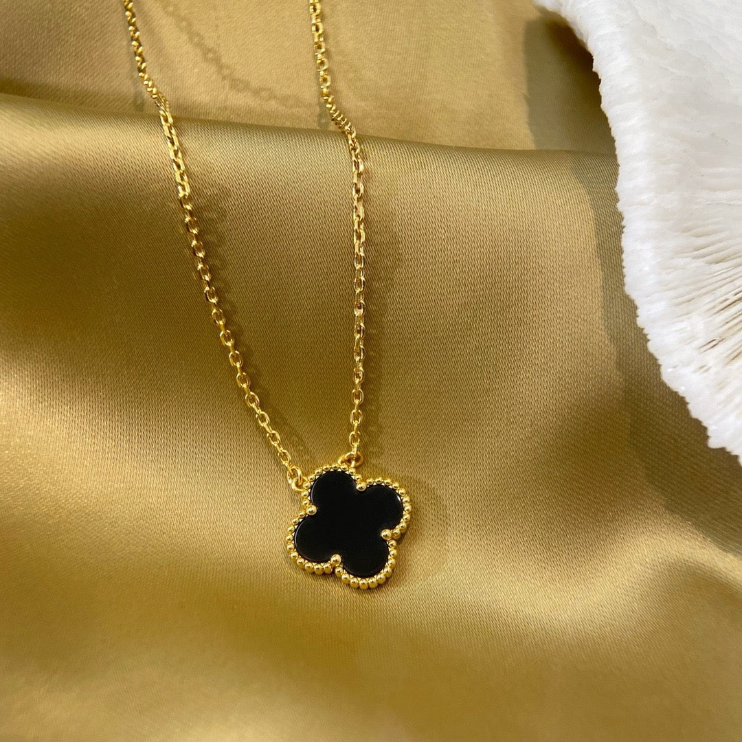 [Vellora Opalyn]CLOVER 15MM BLACK ONYX SINGLE FLOWER NECKLACE